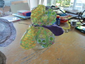 Insecten in de maak voor kaarspotten voor de kruytenburg fair a.s zaterdag